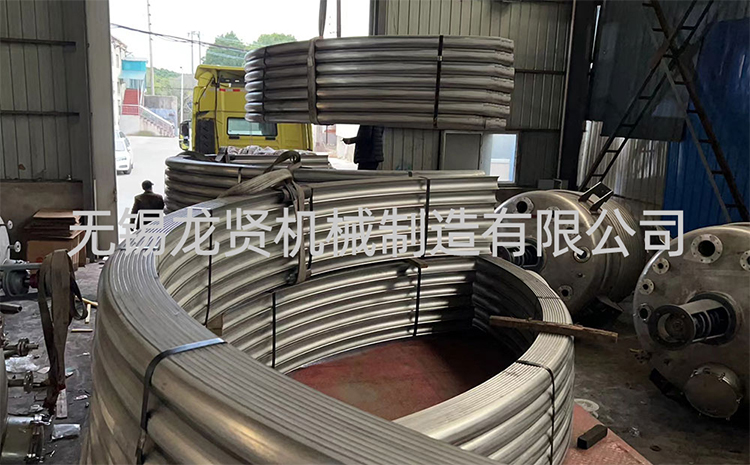 封頭上半管碰見接管怎么繞？